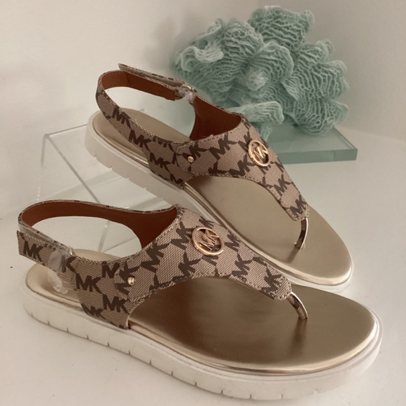 NWT MICHAEL KORS THONG SANDALS SHOES LOGO PLAQUE MONOGRAM BROWN/TAN 6.5 EUR 37 - Picture 2 of 12